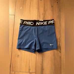 Woman’s Nike pro in blue